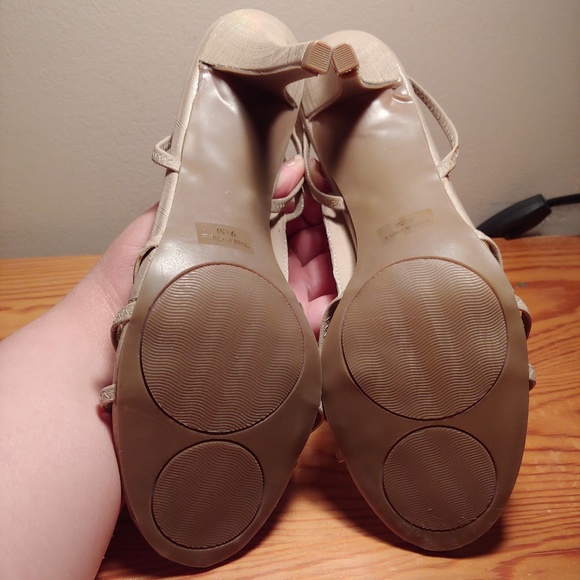 🚫SOLD🚫 NWOT 9.5 beaded heels - Picture 3 of 4